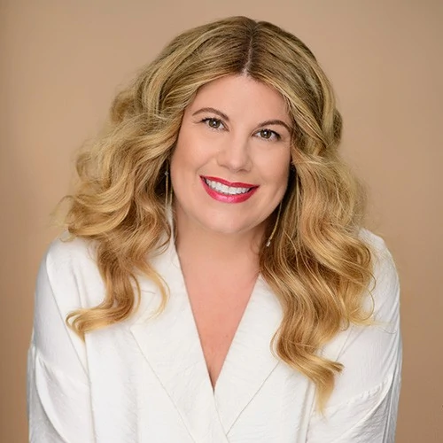 Kira Behrens